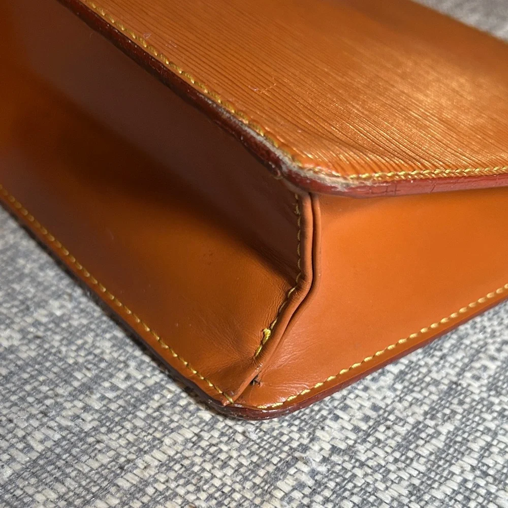 268. Louis Vuitton Epi Brown Pochette Homme